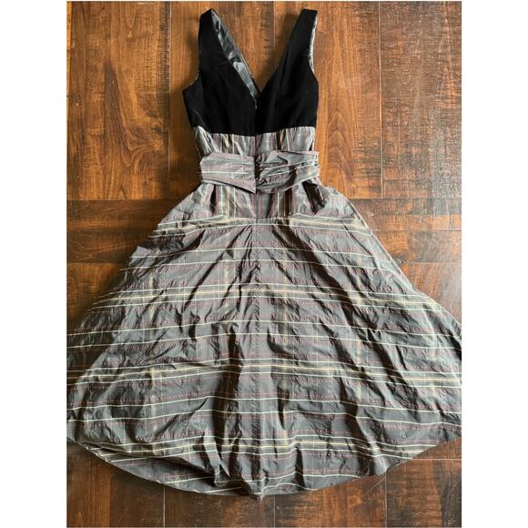 Womens BCBG Paris Size 6, Pre Owned Velvet & Plaid Taffeta Wrap Dress - Picture 6 of 8